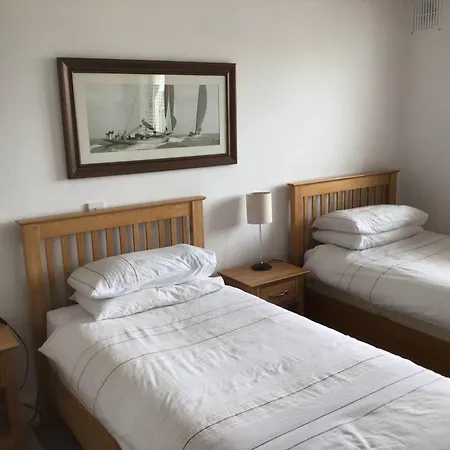 Little Gem In A Quaint Seaside Village 邓莫尔东