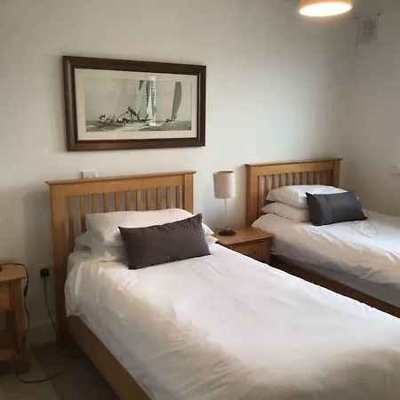 Little Gem In A Quaint Seaside Village 邓莫尔东